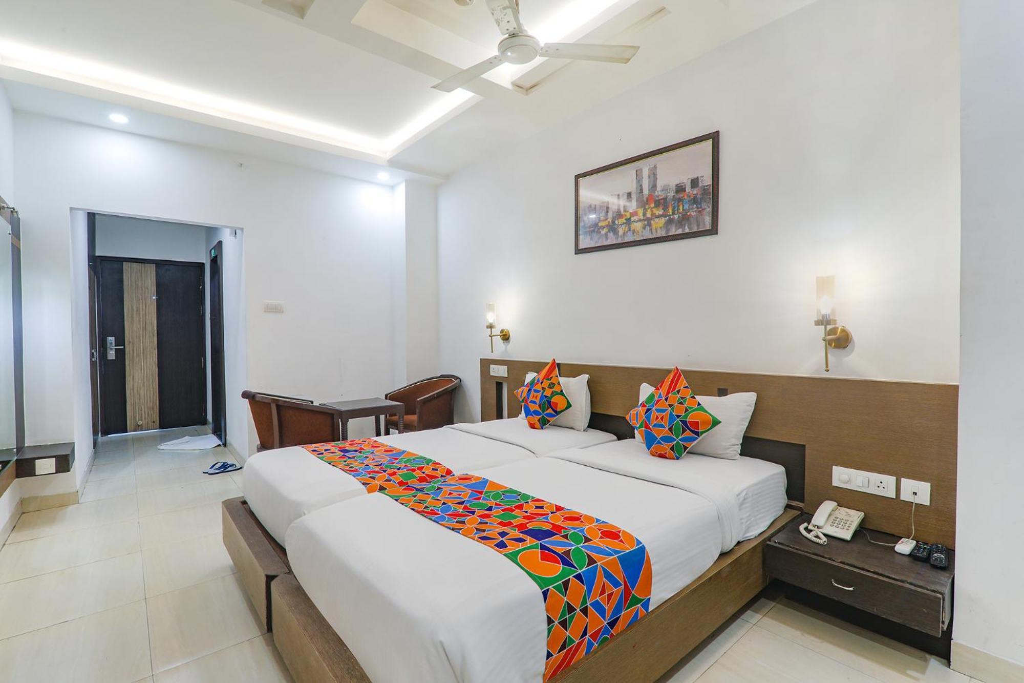 Fabhotel Prime The Continental Лакнау Екстериор снимка