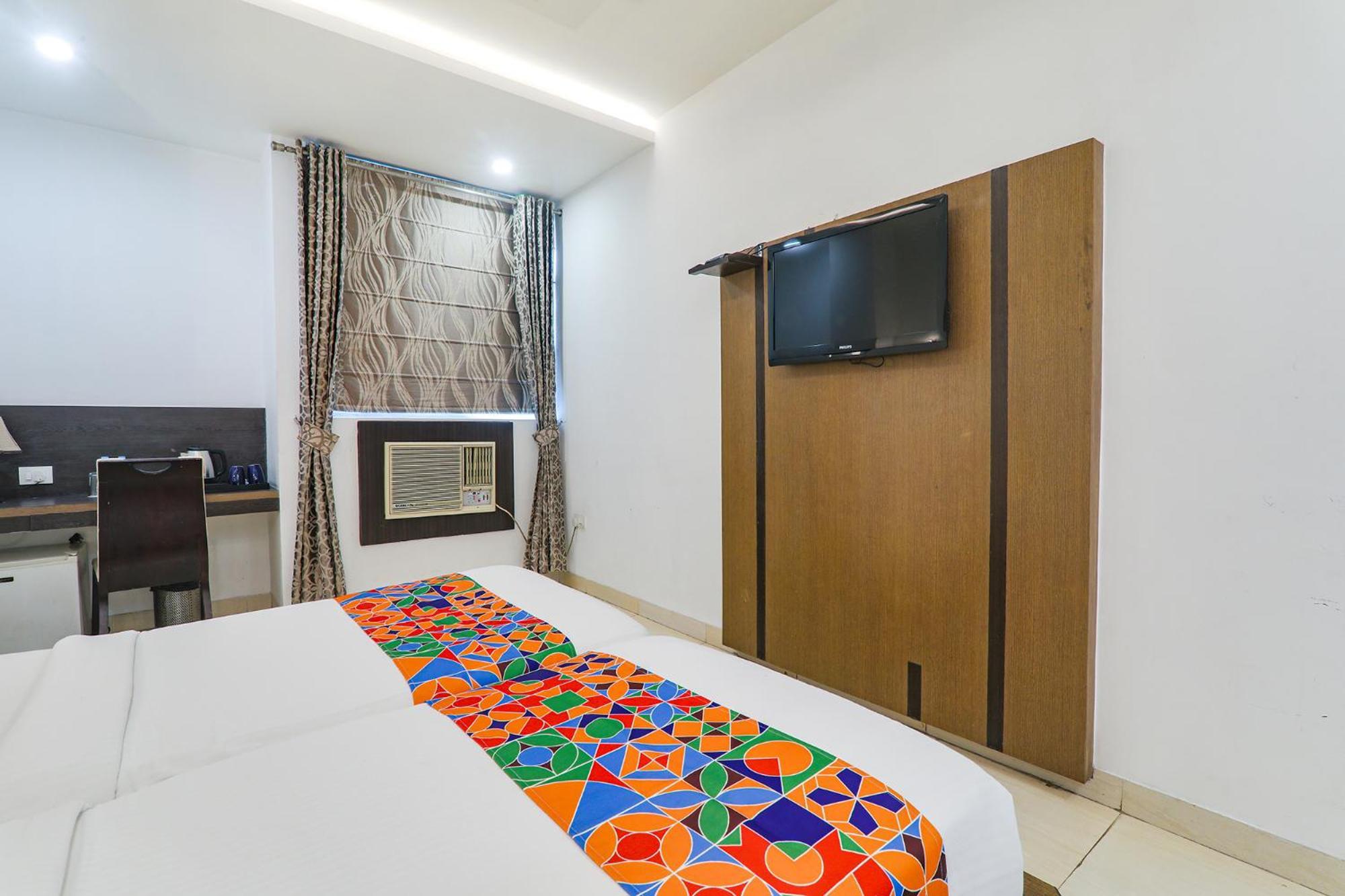 Fabhotel Prime The Continental Лакнау Екстериор снимка