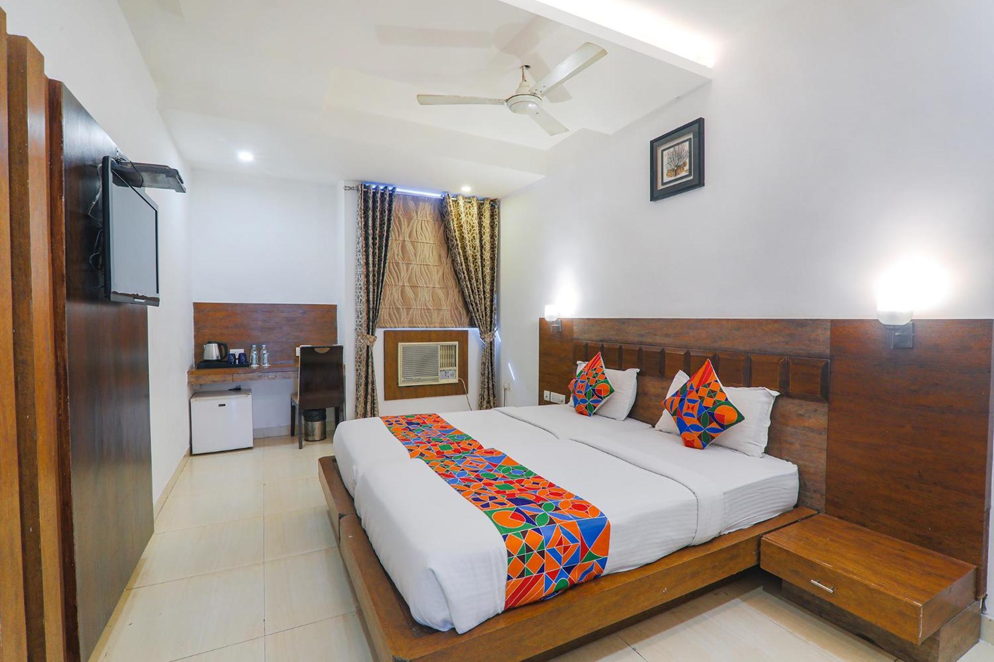 Fabhotel Prime The Continental Лакнау Екстериор снимка