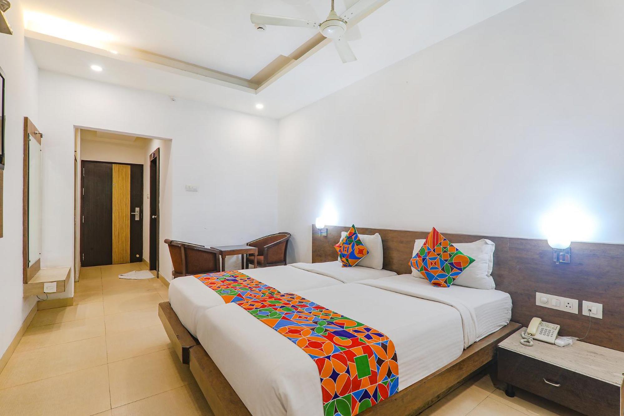 Fabhotel Prime The Continental Лакнау Екстериор снимка