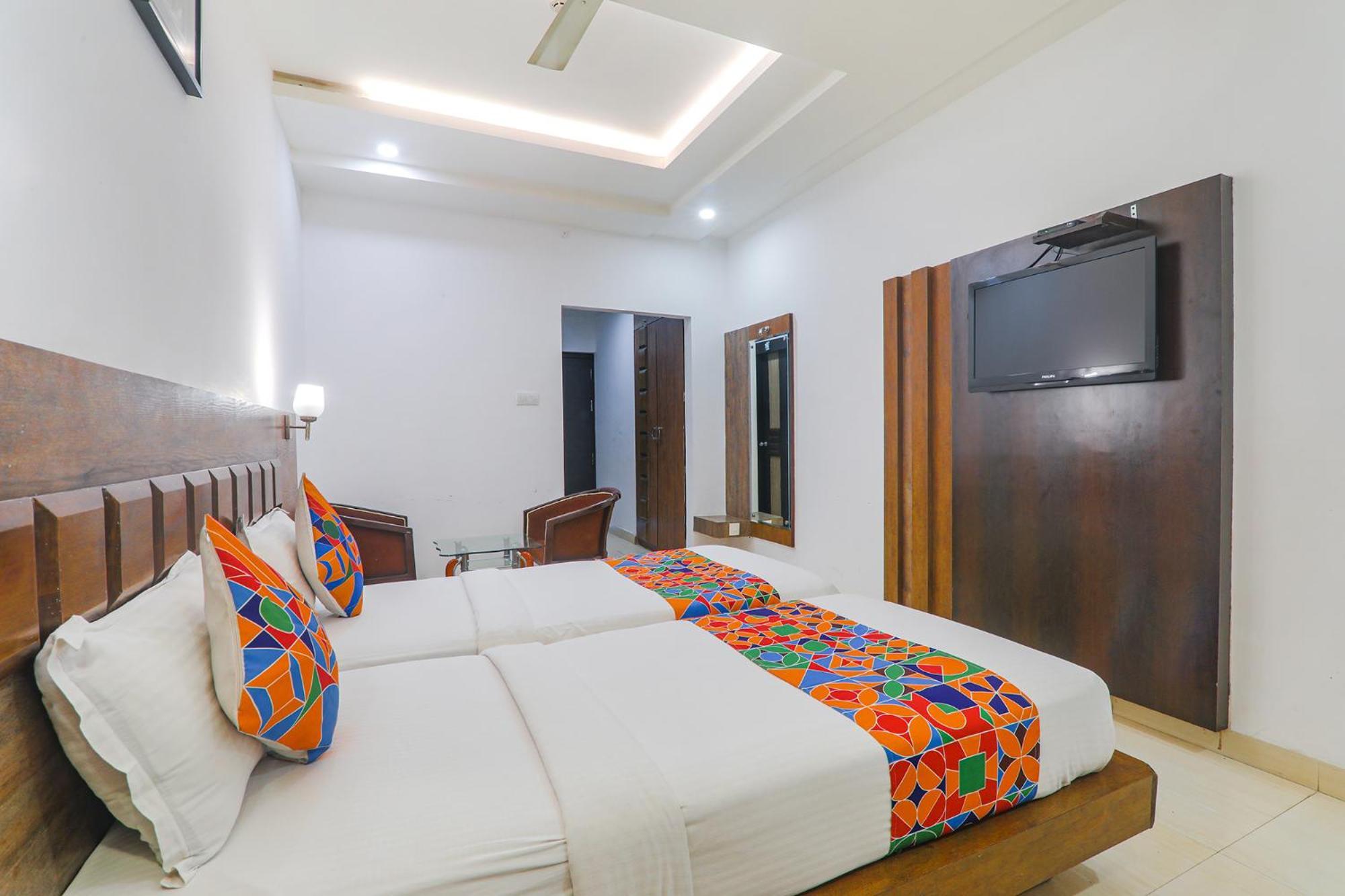 Fabhotel Prime The Continental Лакнау Екстериор снимка