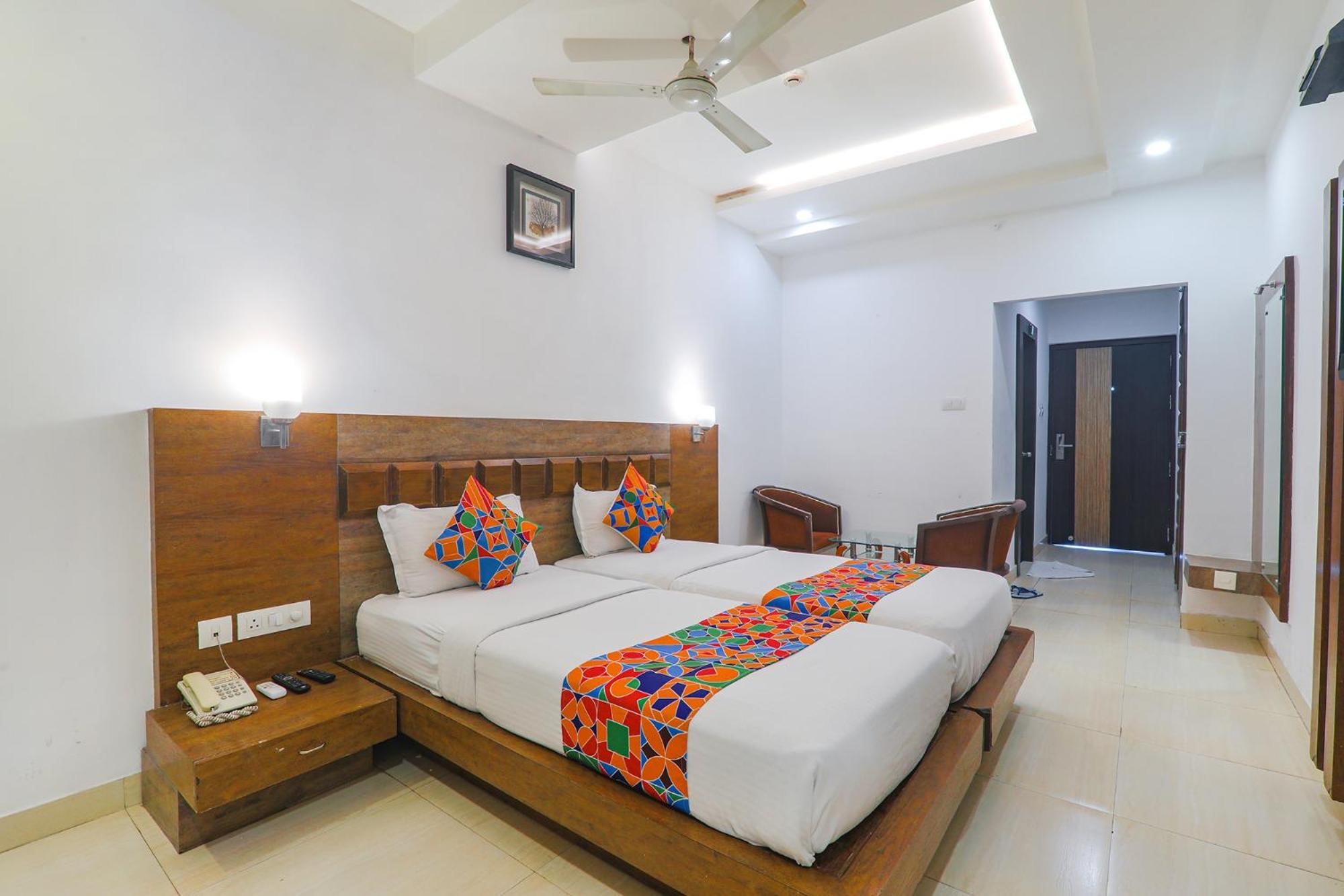 Fabhotel Prime The Continental Лакнау Екстериор снимка