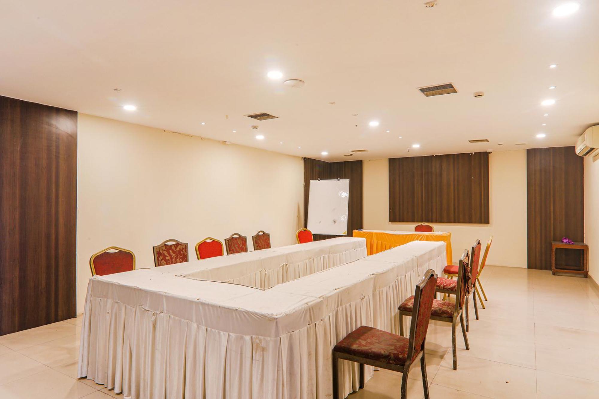Fabhotel Prime The Continental Лакнау Екстериор снимка