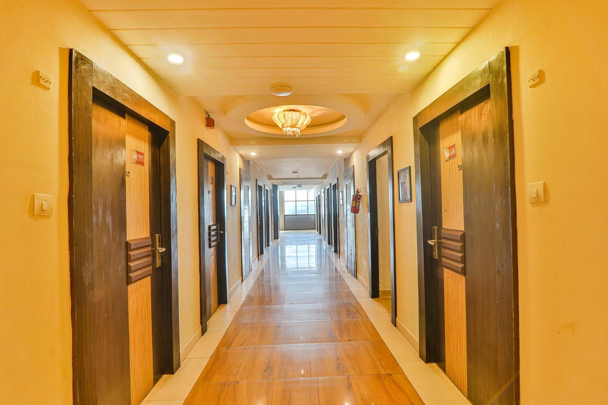 Fabhotel Prime The Continental Лакнау Екстериор снимка